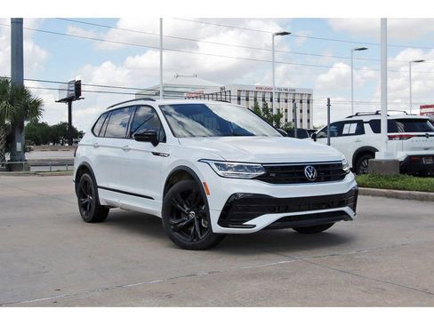 Used 2024 Volkswagen Tiguan SE R-Line image 1
