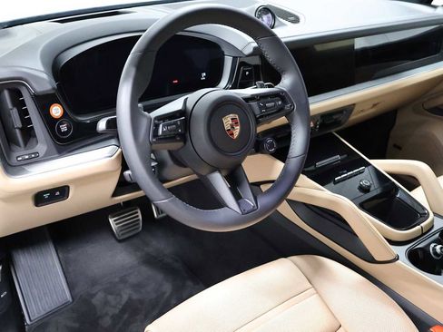 Certified 2026 Porsche Cayenne S AWD/4WD image 4