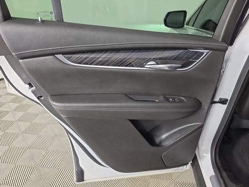 Used 2021 Cadillac XT6 Premium Luxury FWD image 38
