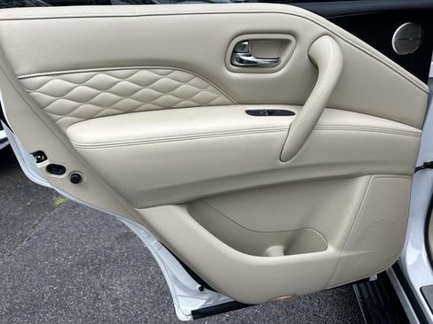 Used 2024 INFINITI QX80 Sensory AWD/4WD image 23