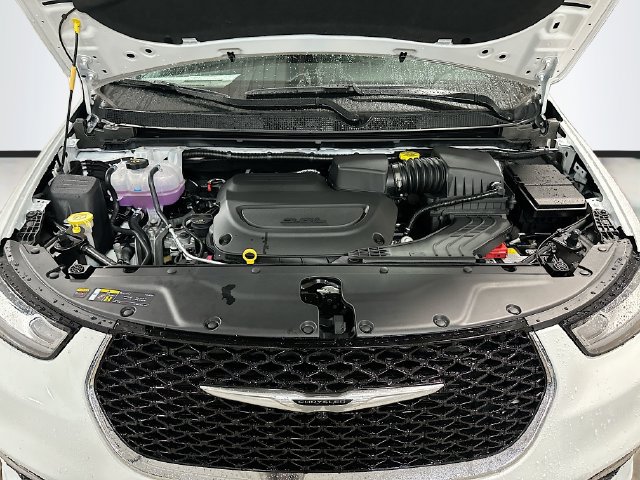 New 2026 Chrysler Pacifica Select AWD/4WD image 31