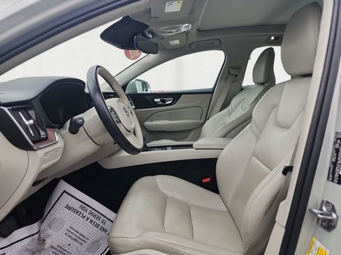 Used 2021 Volvo S60 T6 Momentum image 9
