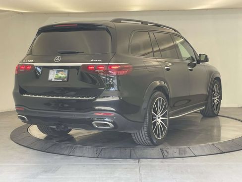Used 2025 Mercedes-Benz GLS 580 4MATIC image 5