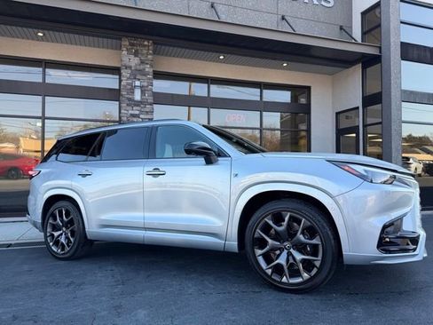 Used 2025 Lexus TX 500h AWD w/ Technology Package image 2