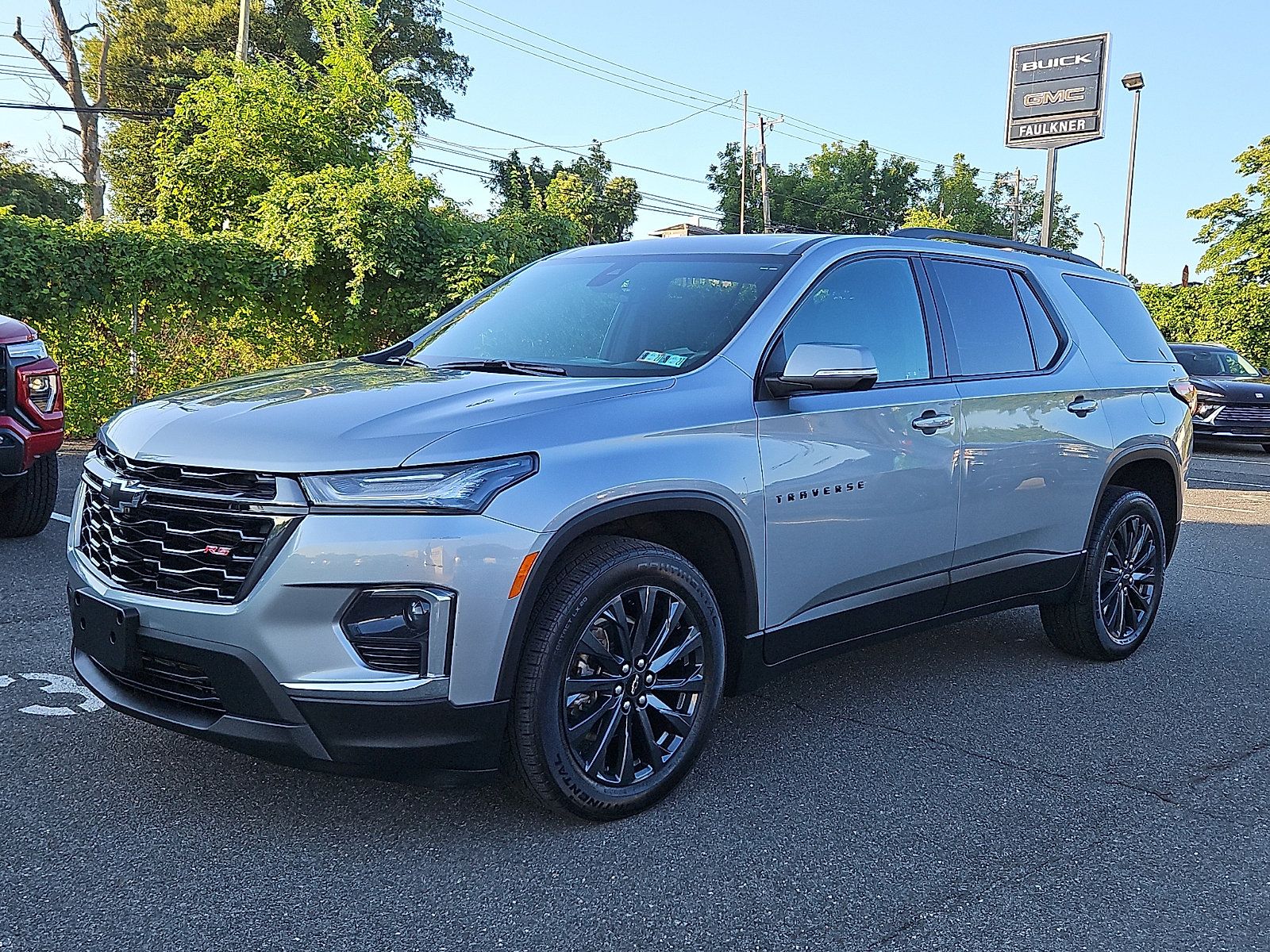 Used 2023 Chevrolet Traverse RS w/ LPO, Cargo Package AWD/4WD image 3