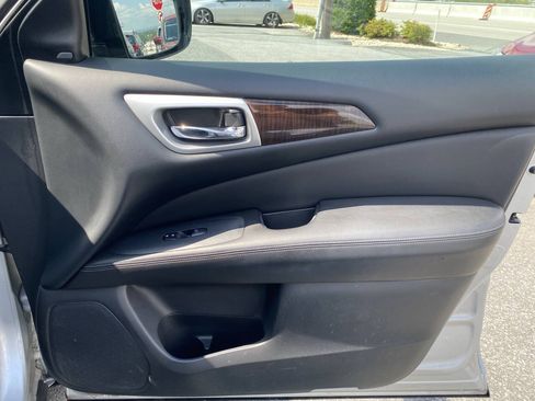 Used 2015 Nissan Pathfinder Platinum w/ Cargo Package FWD image 19