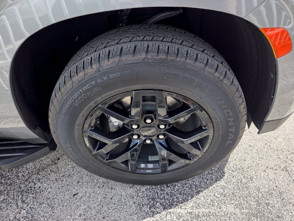 Used 2024 GMC Yukon SLT w/ SLT Luxury Package RWD image 5