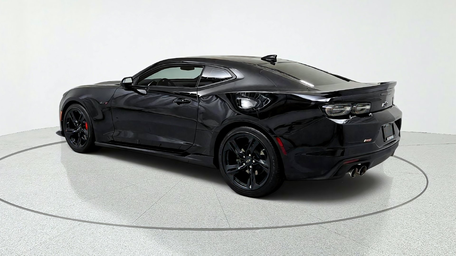 Used 2022 Chevrolet Camaro LT RWD image 3