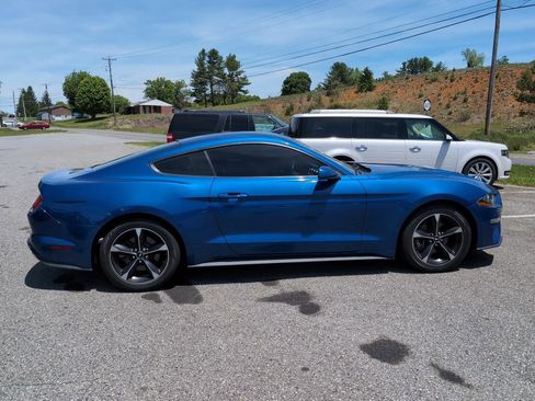Used 2018 Ford Mustang Coupe RWD image 6