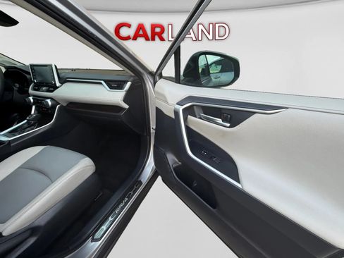 Used 2019 Toyota RAV4 Limited FWD image 25