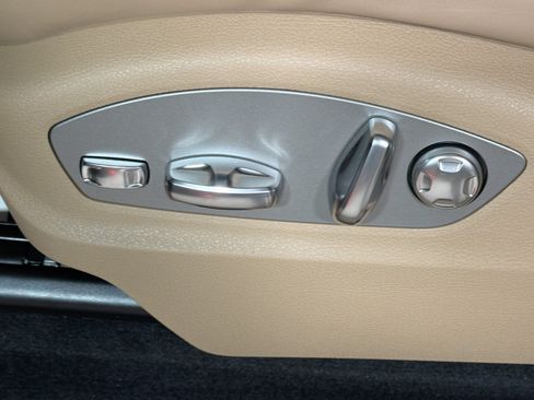 Certified 2026 Porsche Macan AWD/4WD image 25