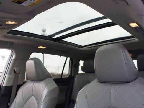 Used 2022 Toyota Highlander Platinum image 6