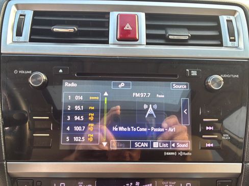 Used 2017 Subaru Outback 3.6R Limited image 19