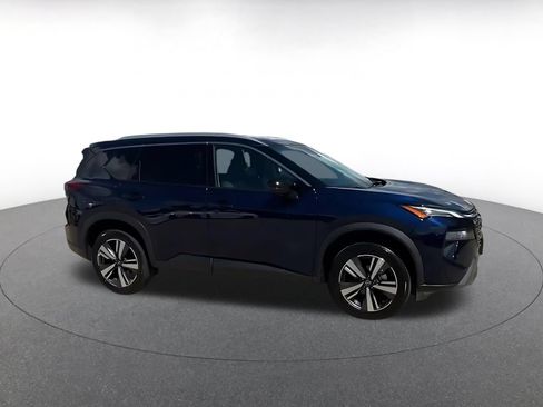 Used 2026 Nissan Rogue SL FWD image 2