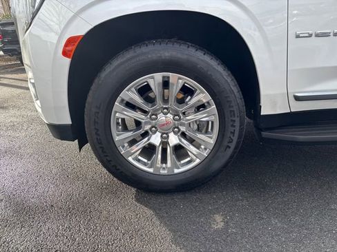 Used 2024 GMC Yukon XL Denali image 27