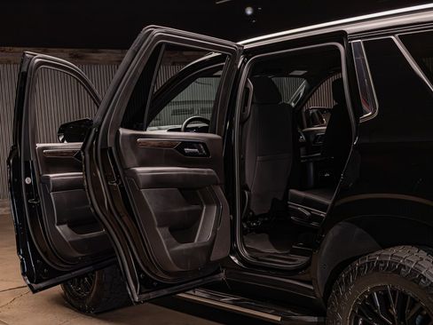 Used 2025 Chevrolet Tahoe LS image 29