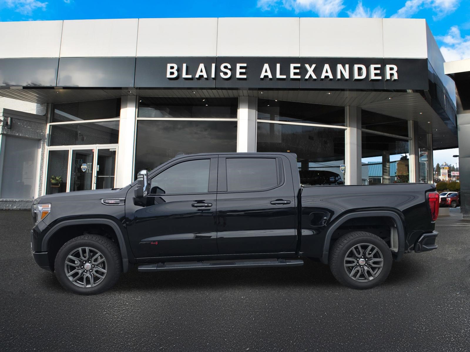 Used 2020 GMC Sierra 1500 AT4 w/ AT4 Premium Package AWD/4WD image 8