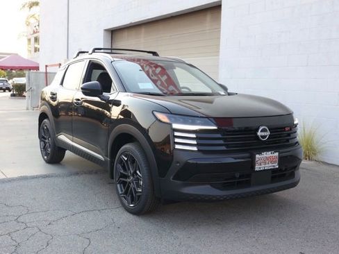 New 2025 Nissan Kicks SR image 2