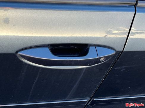 Used 2018 Toyota Corolla SE FWD image 10