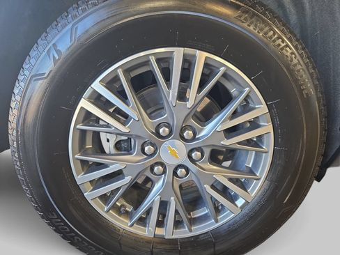 Used 2025 Chevrolet Traverse LT AWD/4WD image 39