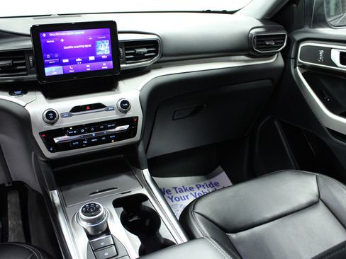 Used 2023 Ford Explorer XLT w/ Equipment Group 202A image 20