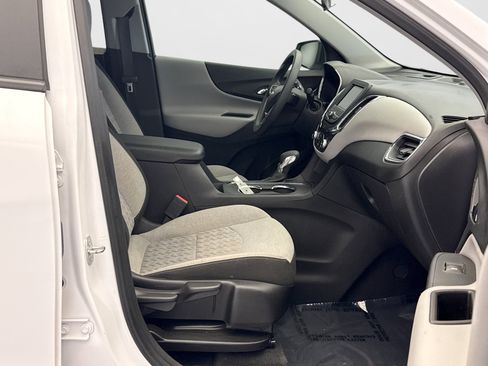 Used 2023 Chevrolet Equinox LS w/ LS Convenience Package FWD image 16