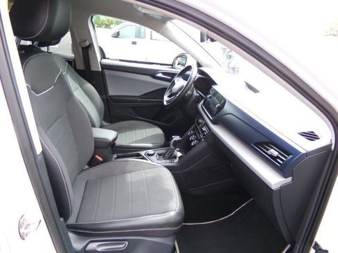 Used 2023 Volkswagen Taos SE AWD/4WD image 39