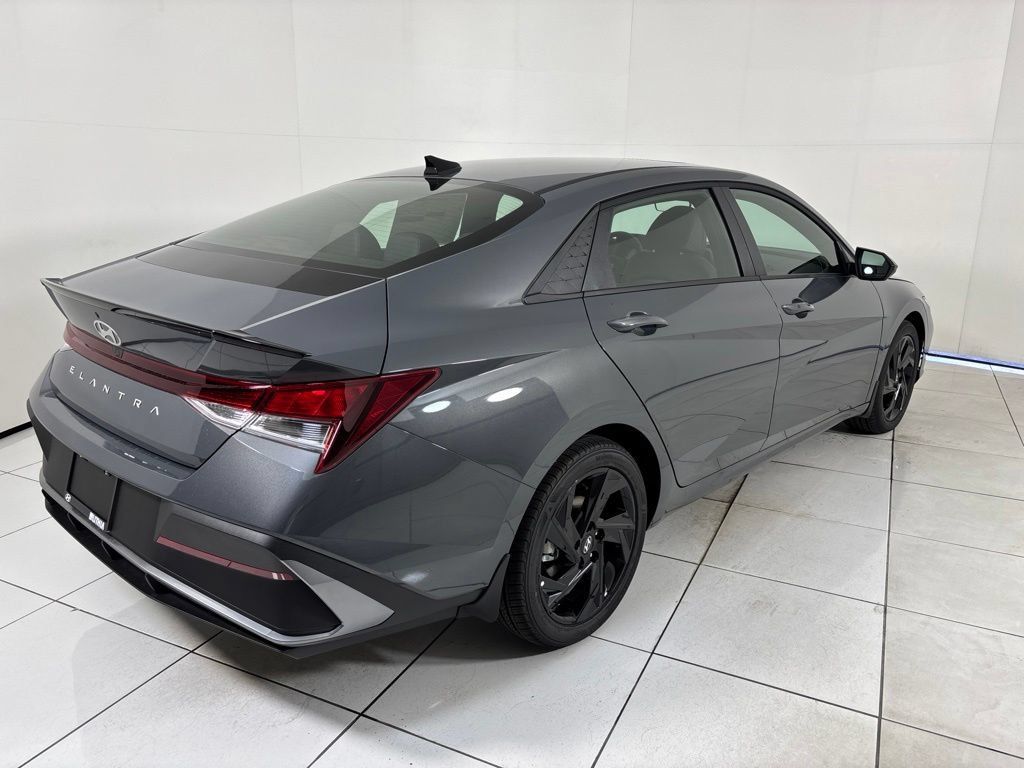 New 2026 Hyundai Elantra SEL Sport FWD image 5