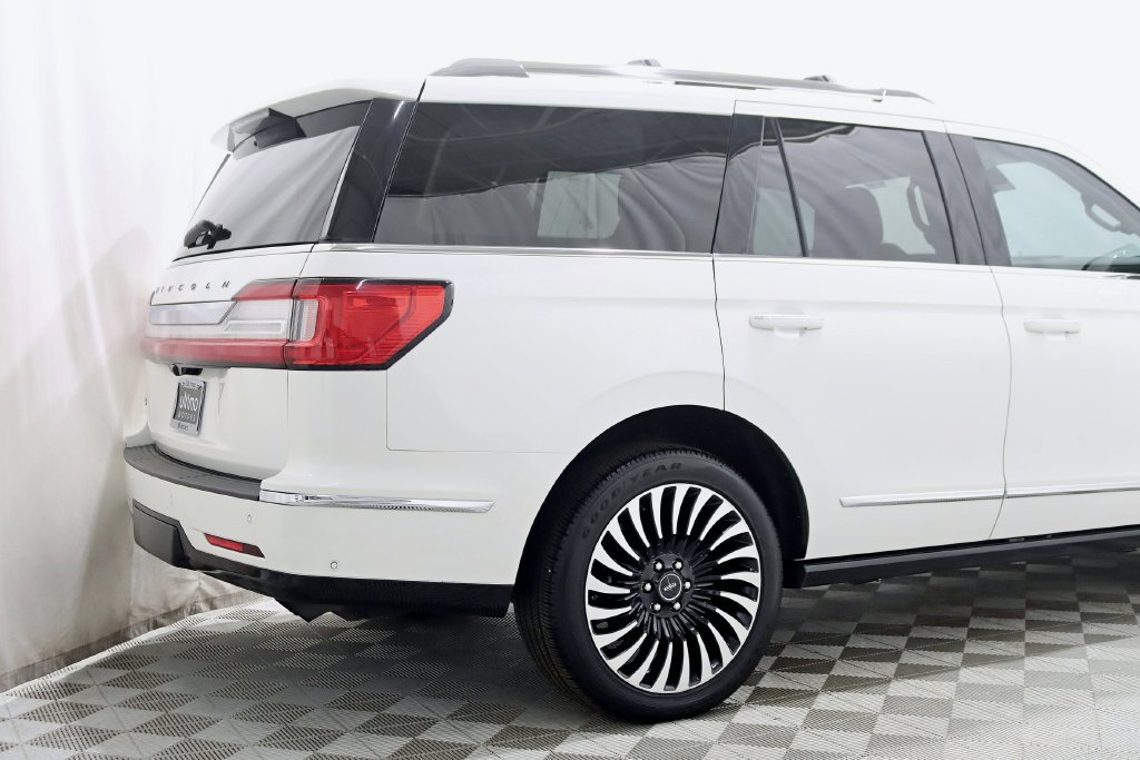 Used 2020 Lincoln Navigator Black Label w/ Cargo Convenience Package AWD/4WD image 9