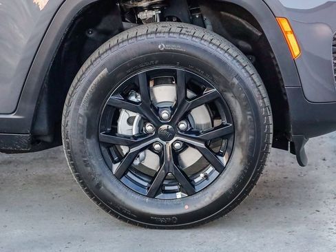 New 2025 Jeep Grand Cherokee Altitude image 11