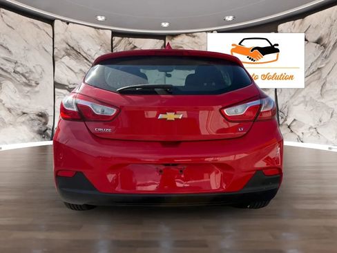 Used 2018 Chevrolet Cruze LT w/ Convenience Package FWD image 4