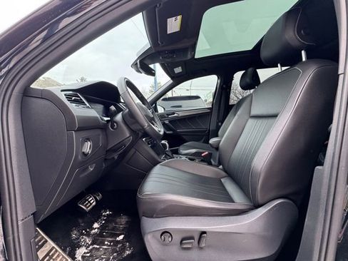 Used 2022 Volkswagen Tiguan SE R-Line image 11