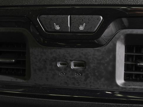 Used 2025 Chevrolet Silverado 2500 ZR2 w/ Technology Package image 12