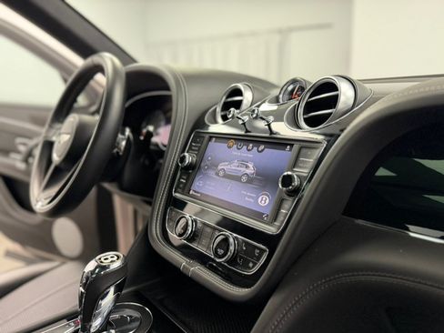Used 2019 Bentley Bentayga AWD/4WD image 57