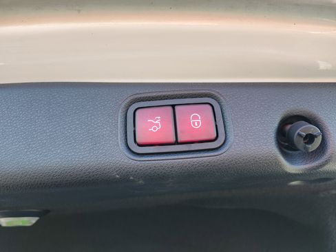 Used 2019 Mercedes-Benz E 300 image 24