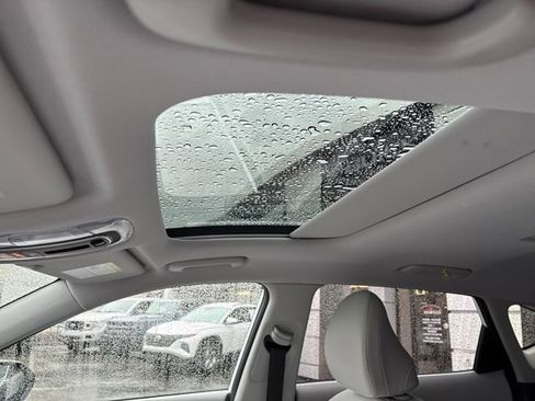 Used 2025 Hyundai Kona Limited image 12