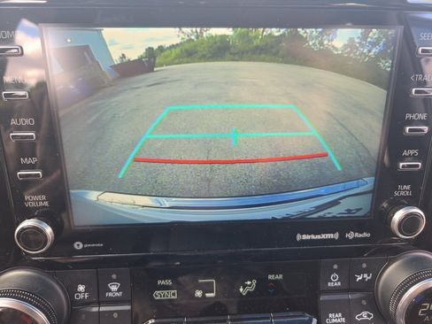 Used 2022 Toyota Highlander XLE image 26