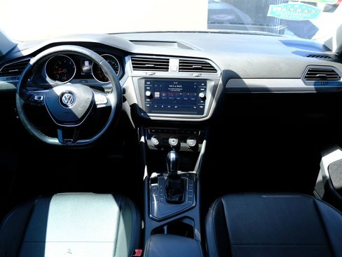 Used 2018 Volkswagen Tiguan SE FWD image 25
