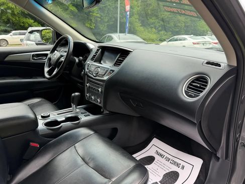 Used 2020 Nissan Pathfinder SL AWD/4WD image 16