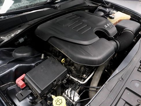 Used 2018 Chrysler 300 Touring L image 18