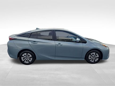 Used 2018 Toyota Prius Three image 6