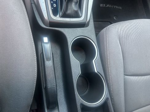 Used 2015 Hyundai Elantra SE w/ Option Group 02 image 18