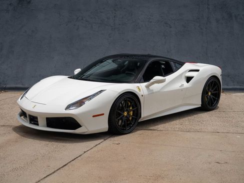 Used 2017 Ferrari 488 GTB RWD image 4
