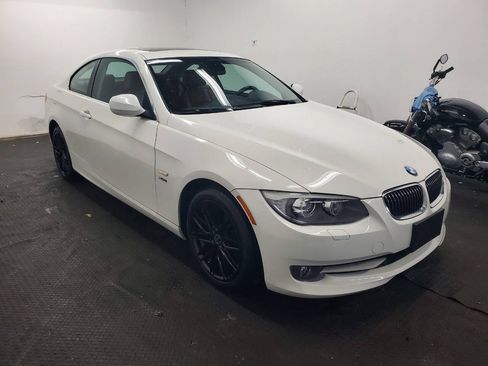 Used 2013 BMW 328i xDrive Coupe AWD/4WD image 3