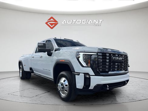 Used 2024 GMC Sierra 3500 Denali Ultimate AWD/4WD image 11