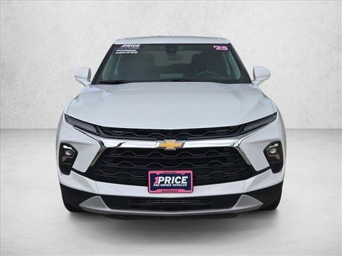 Used 2025 Chevrolet Blazer LT FWD image 2