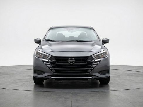 Used 2025 Nissan Versa SV FWD image 2