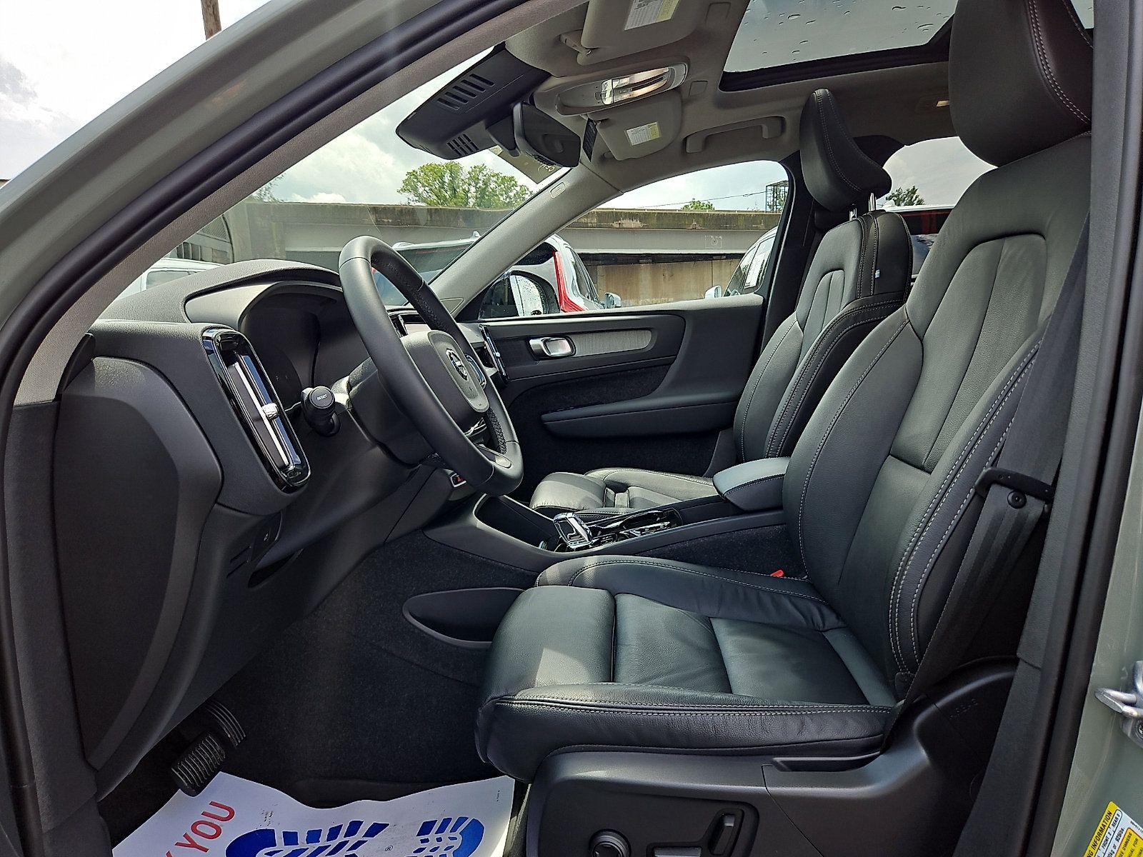 Certified 2023 Volvo XC40 B5 Plus w/ Protection Package Premier AWD/4WD image 13