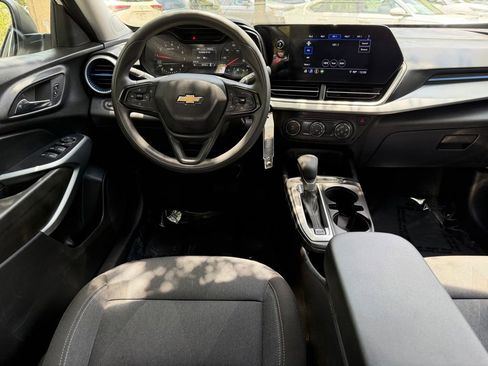Used 2025 Chevrolet Trax LS FWD image 10