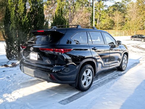 Used 2021 Toyota Highlander L image 10